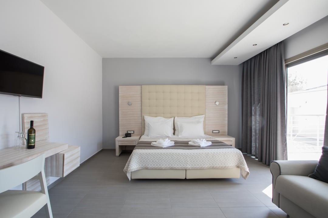 Zimmer Aqua Oliva Resort - Across Hotels & Resorts