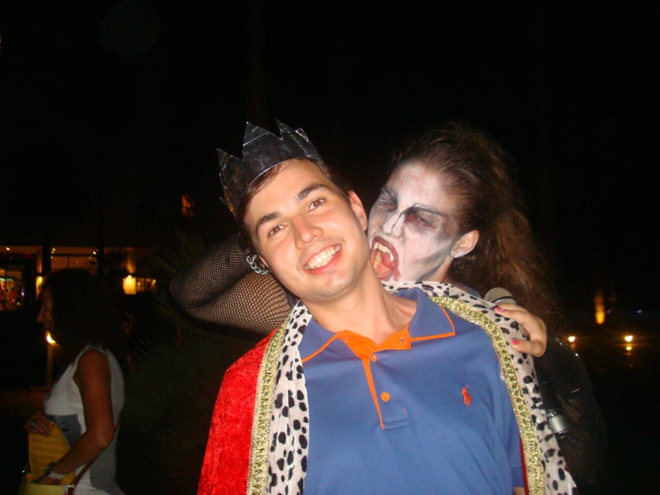 Der Clubkönig wird gebissen Calimera Sirens Beach