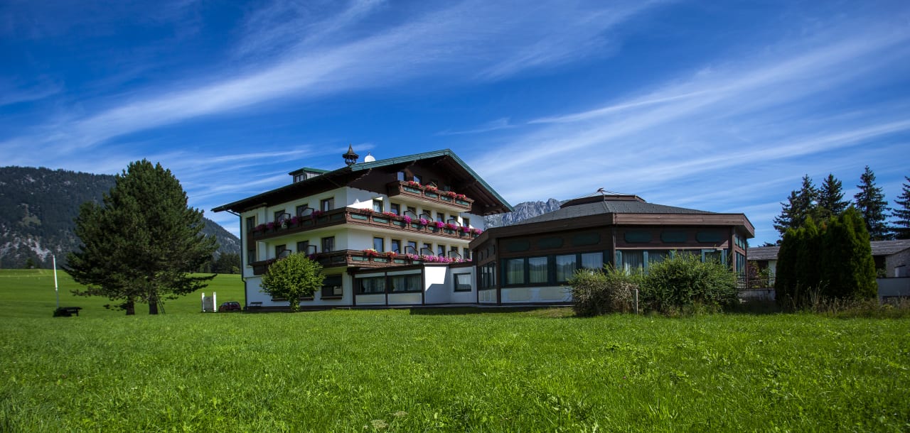 Außenansicht Hotel Berghof Mitterberg
