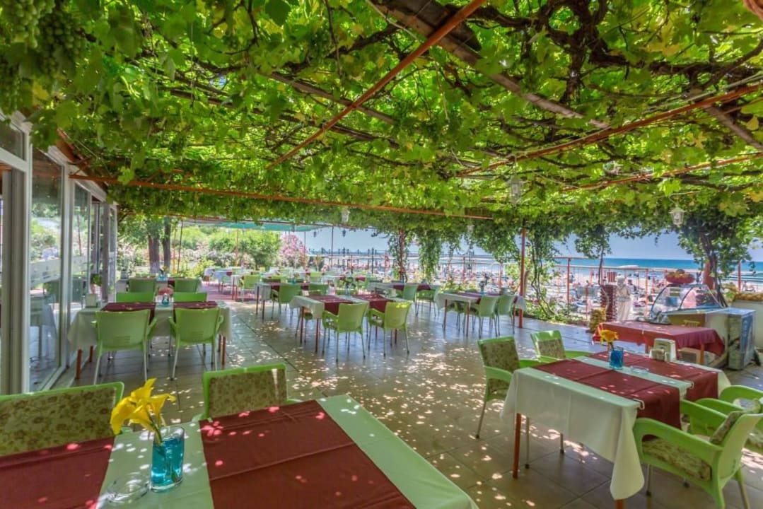 A 'La Restaurant Heaven Beach Aparthotel