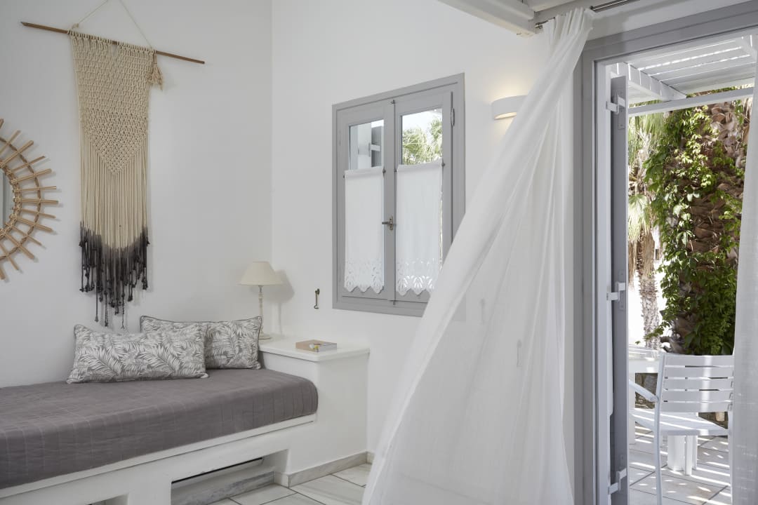 Zimmer Mr. and Mrs. White Paros