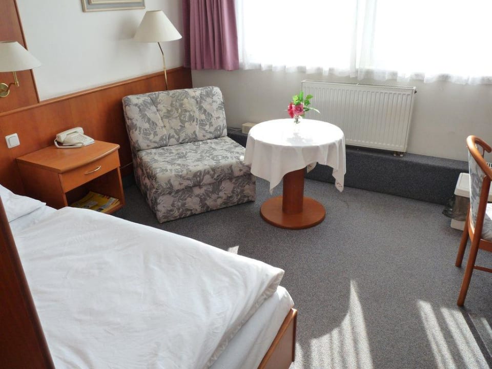 Einzelzimmer 10. OG - Sitzgruppe Hotel Bohemia