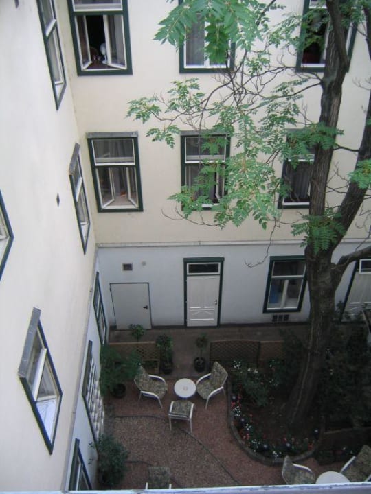 Der Innenhof Westbahn Hotel