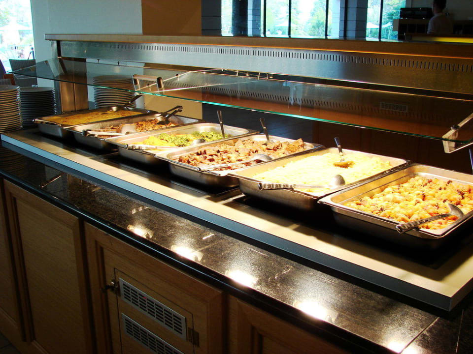 Reichhaltiges Buffet-Angebot 3 Olympian Bay Grand Resort