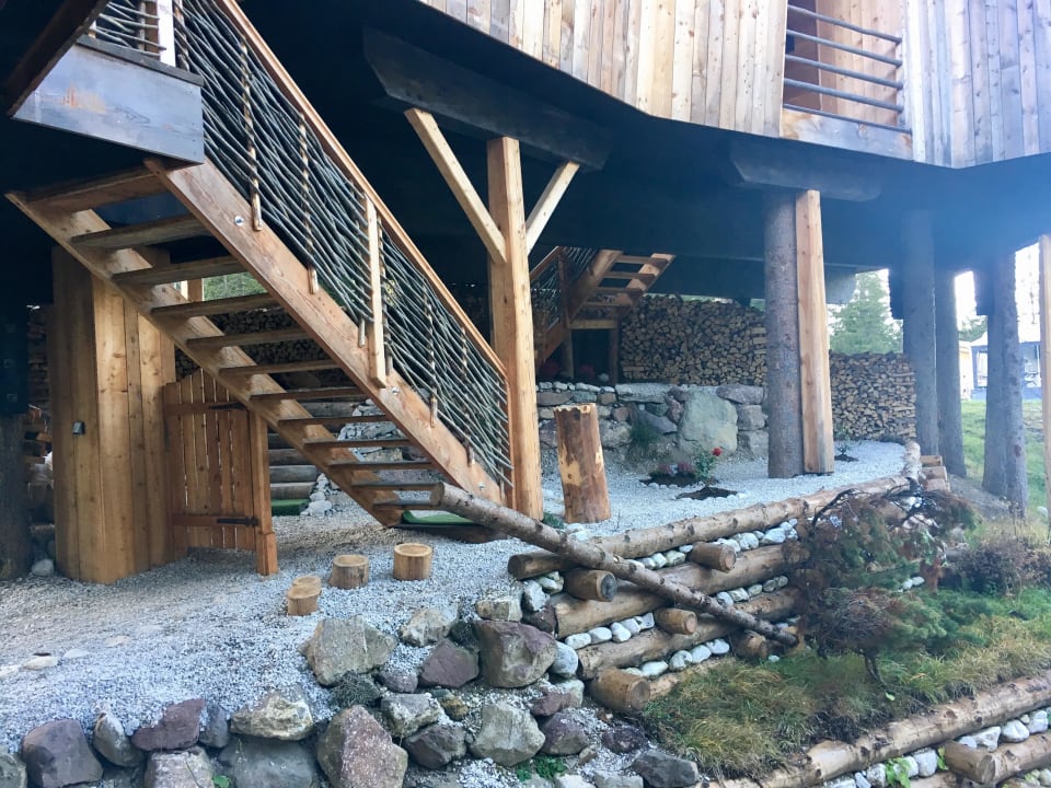 Zugang zu den Baumhäusern Caravan Park Sexten