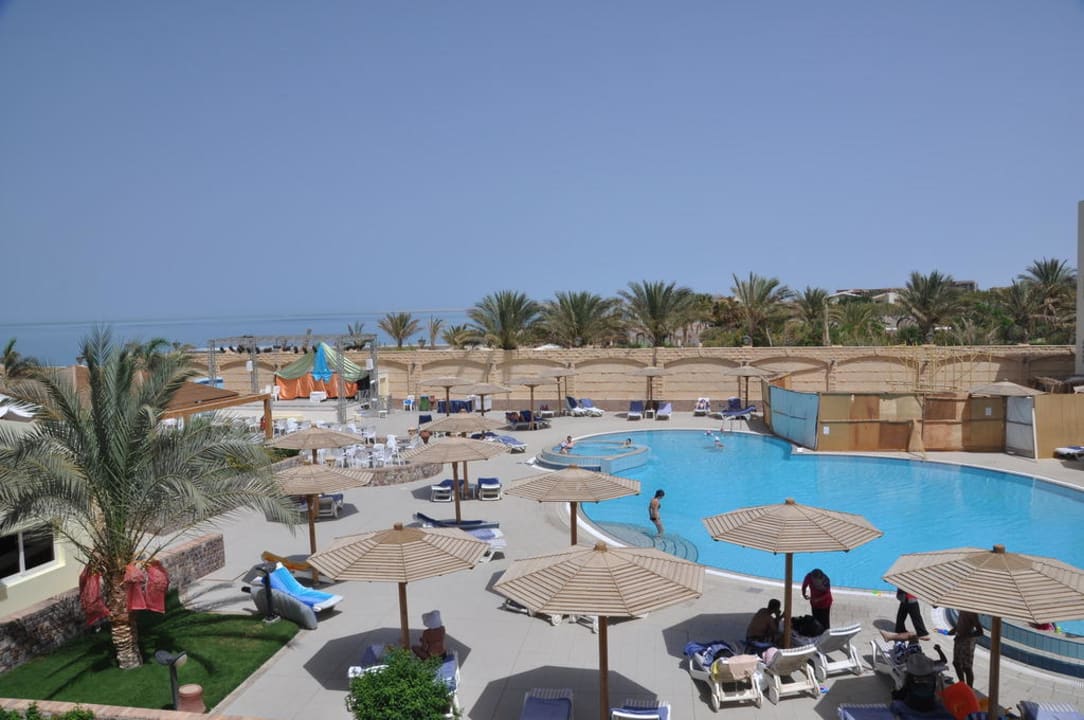 Basen Palm Beach Resort