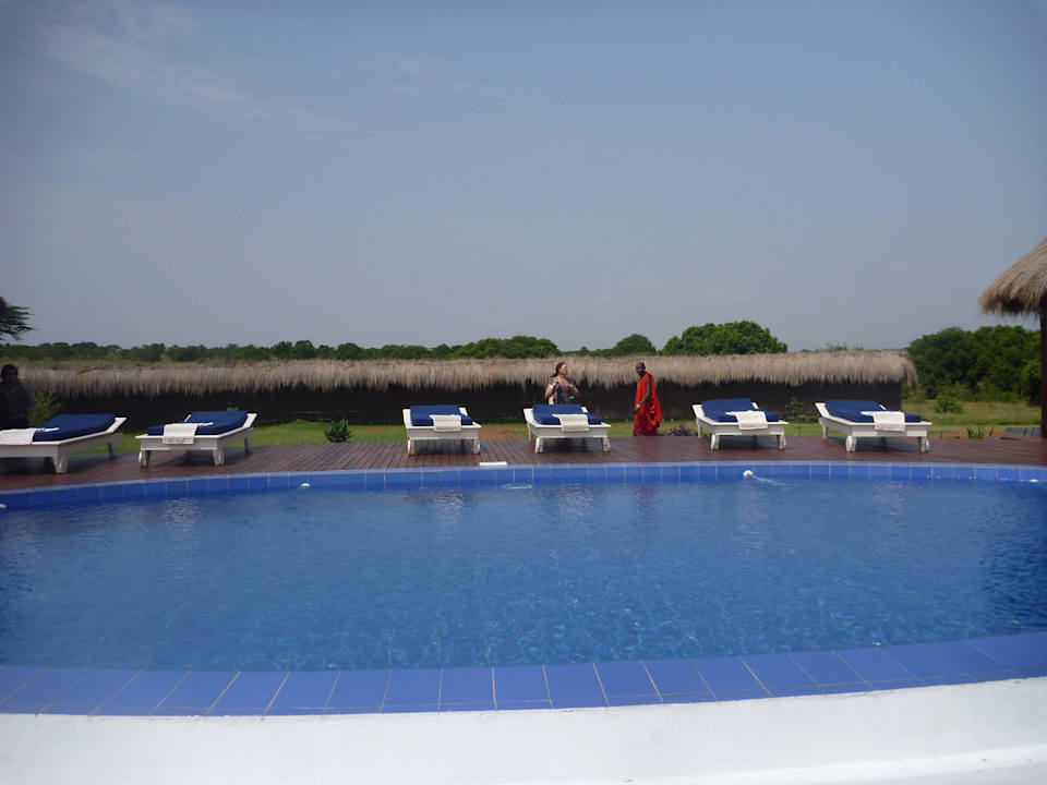 Basen hotelowy. Lodge Ngerende Island