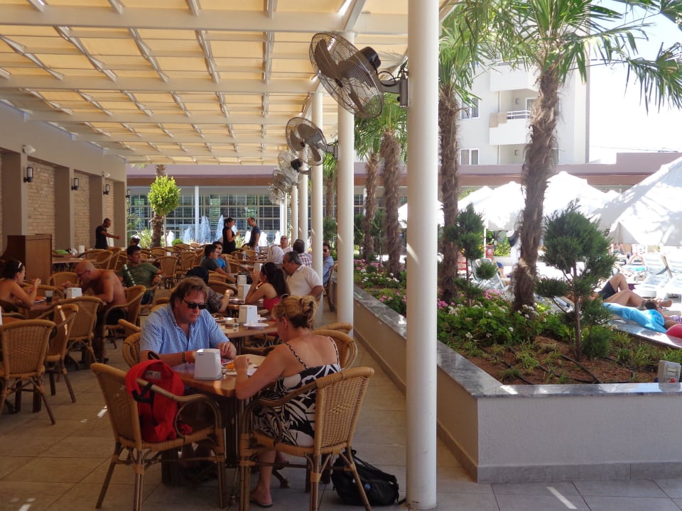 Sitzecke Pool Catering Grand Park Lara Hotel