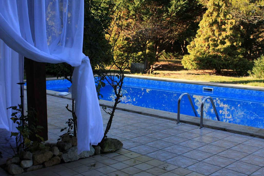 Cote piscine parc Hotel Château la Moune