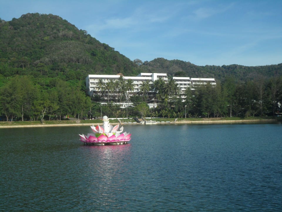 Hotelblick vom Strand(im Vordergrund die Lagune) Best Western Phuket Ocean Resort