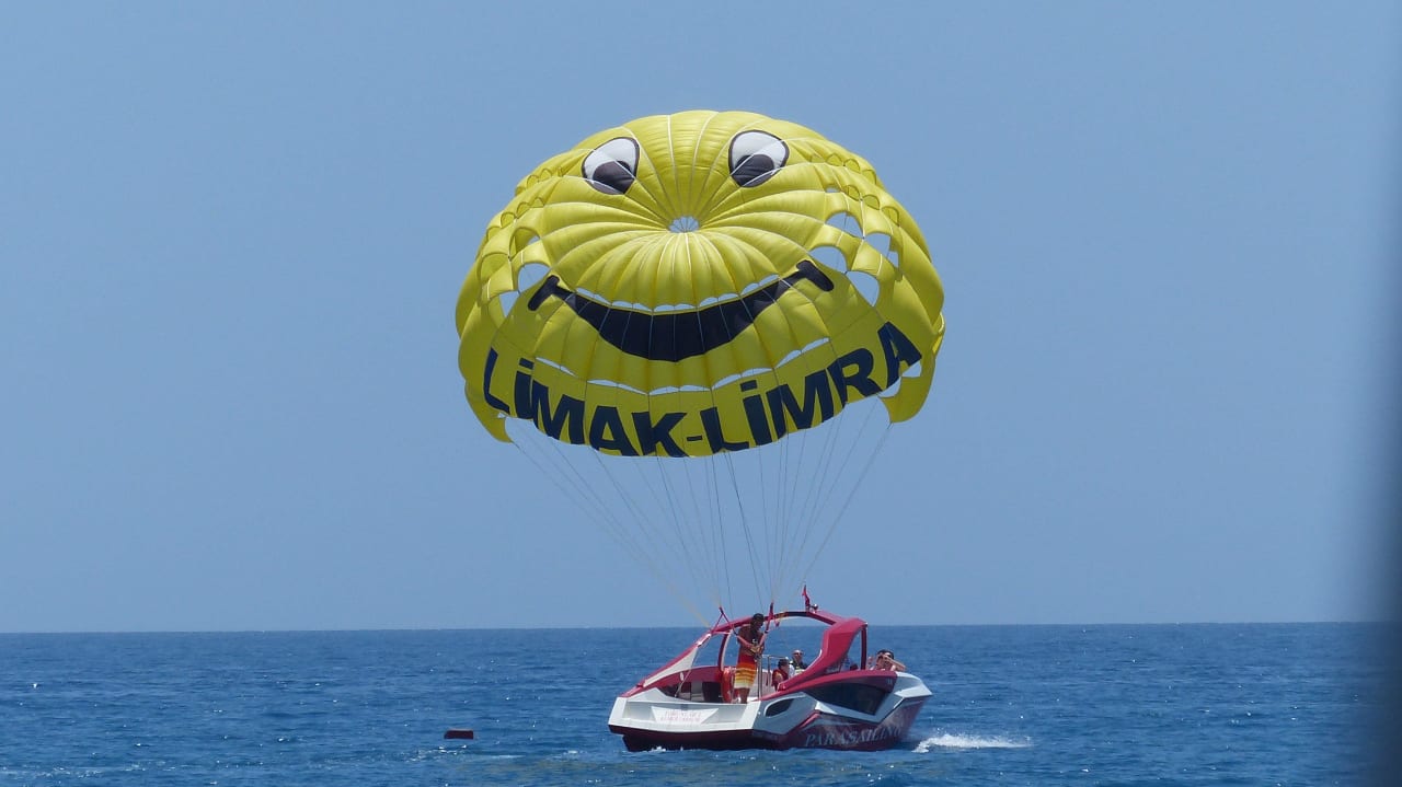 Парашют, по 40 дол. с носа Limak Limra Hotel & Resort