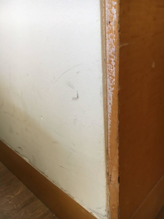 Kratzer an der Wand Occidental Faro