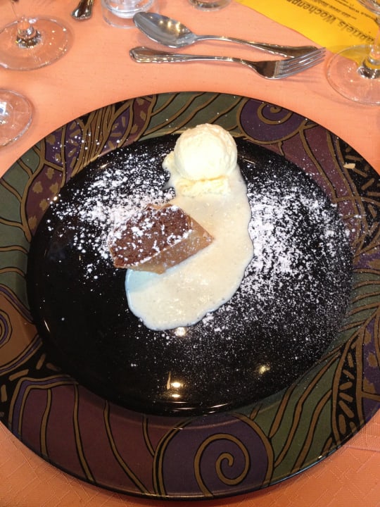 Nuss-Strudel mit Vanilleeis Landhaus Gabriel