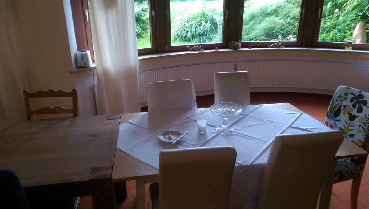 Frühstückstisch Gästehaus Fliegender Drache