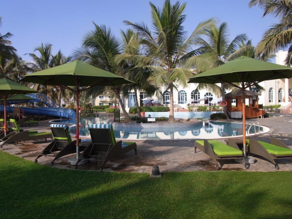 Blick auf warmen Pool Hilton Salalah  Resort