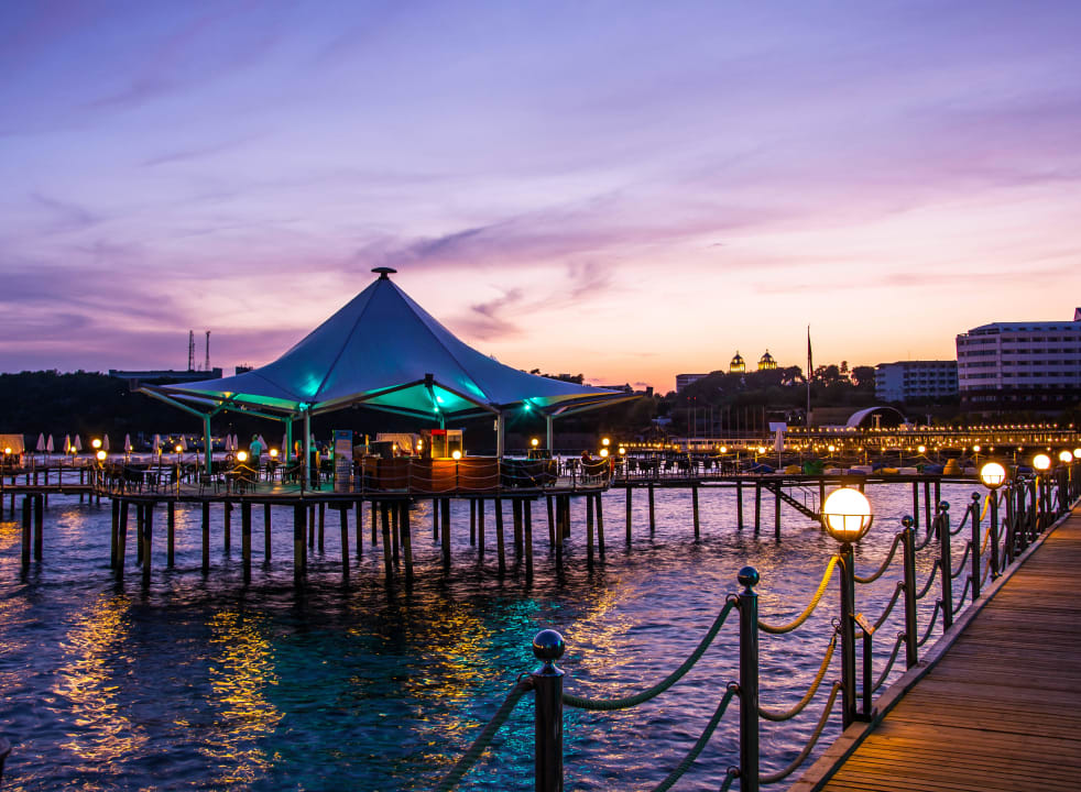 Steg beim Sonnenuntergang  Granada Luxury Okurcalar