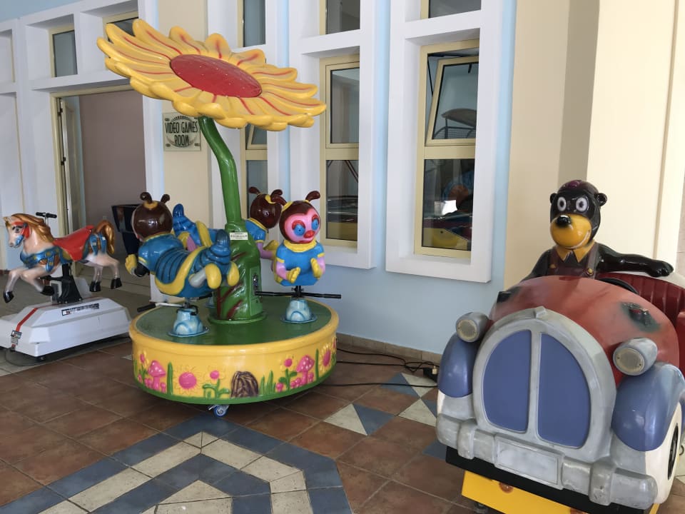 Karussell aber alles mit extra Kosten Lindos Princess Beach Resort & Spa