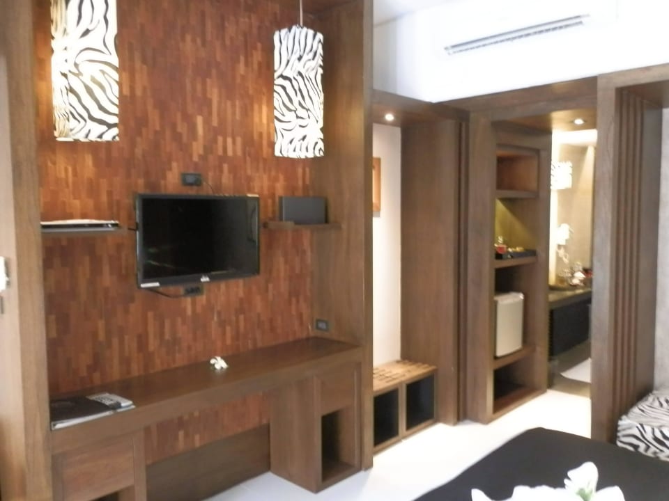 Fernseher Pavilion Samui Villas & Resort