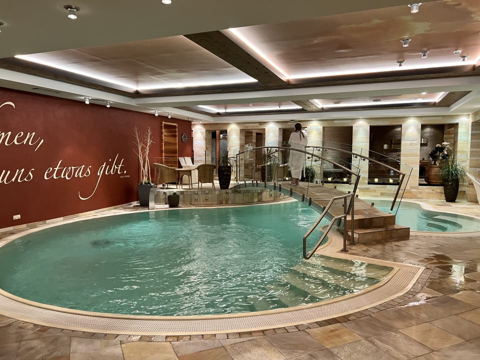 Pool Hotel Gotthard Zeit