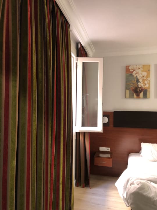 Zimmer Sol Square Apartments