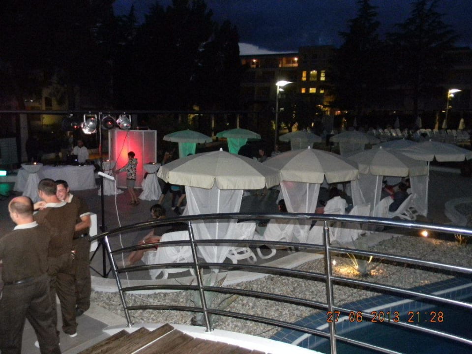 Barty am pool man muste auf den liegen sitzen Hotel Garden Istra Plava Laguna