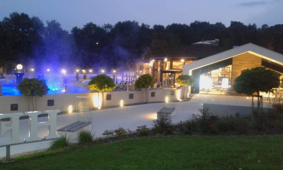 Thermalbecken früh am Morgen Heilthermen Resort Bad Waltersdorf