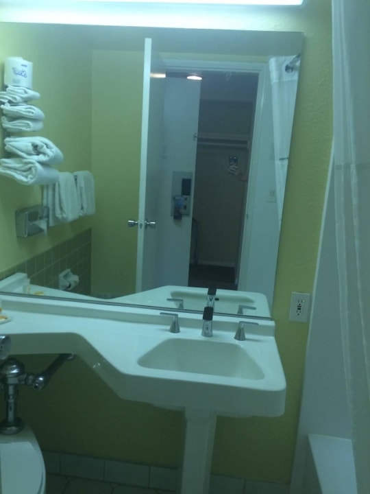 Zimmer Bad Hotel Days Inn Palm Springs