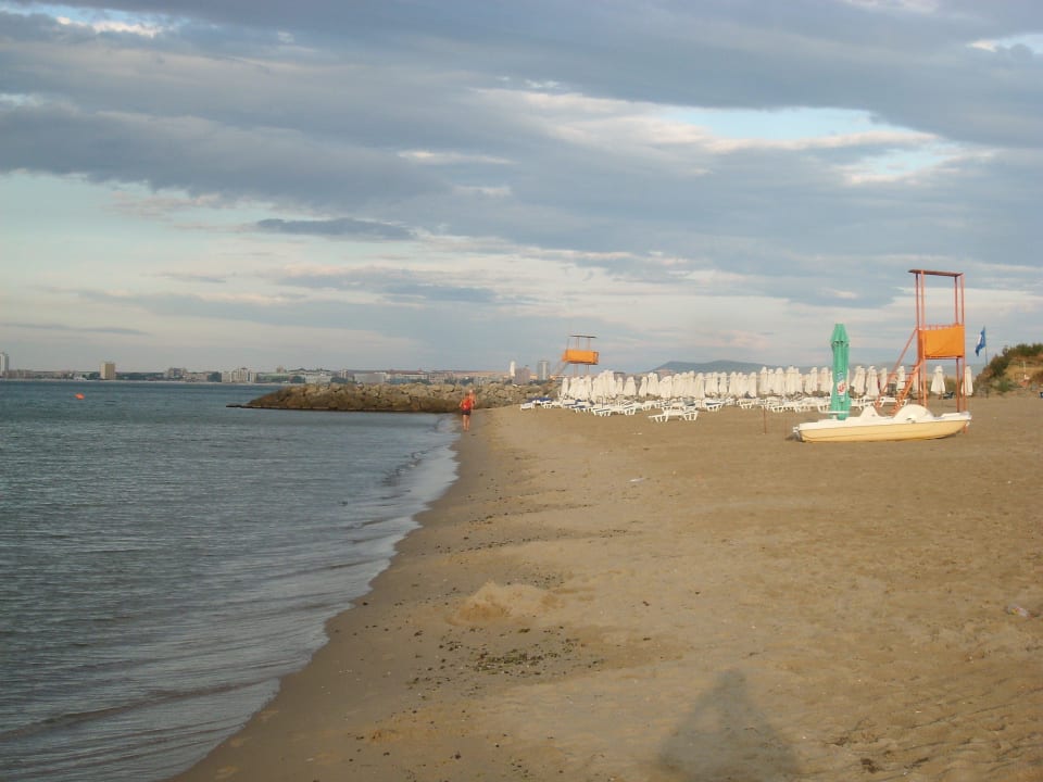 Am Strand halb sieben Morgens Hotel Sineva Beach