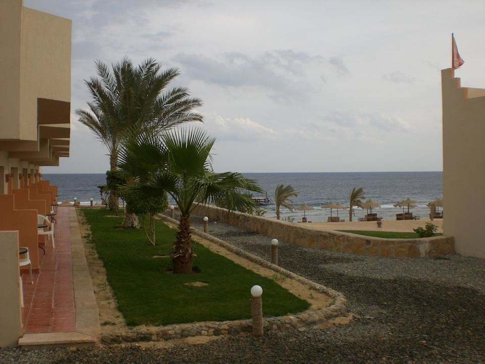 Blick zum Meer vom Zimmer aus Three Corners Sea Beach Resort