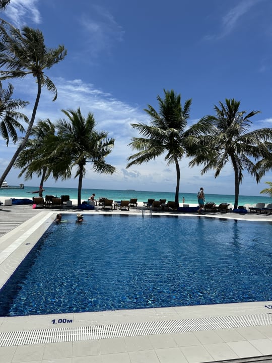 Pool Meeru Maldives Resort Island