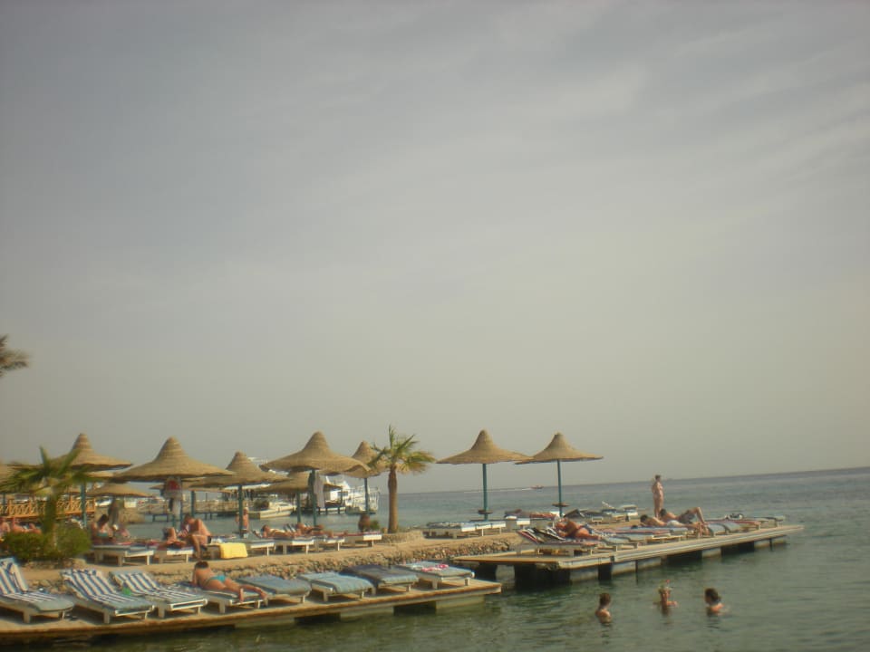 Blick zum Steg vom kleinen Strand Bella Vista Resort Hurghada