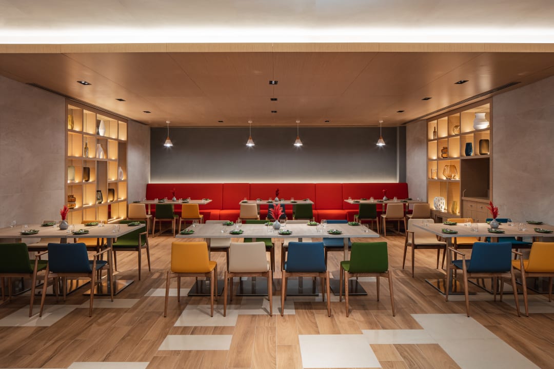 Gastro Holiday Inn & Suites Dubai Science Park by IHG