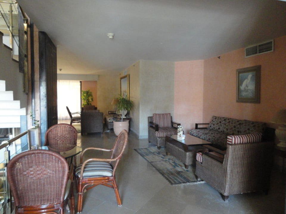 Lobby bar na parterze SUNRISE Holidays Resort (Adults Only)