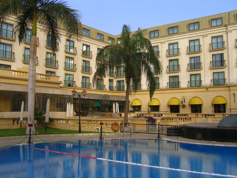Pool und Hotel Concorde El Salam Hotel Cairo