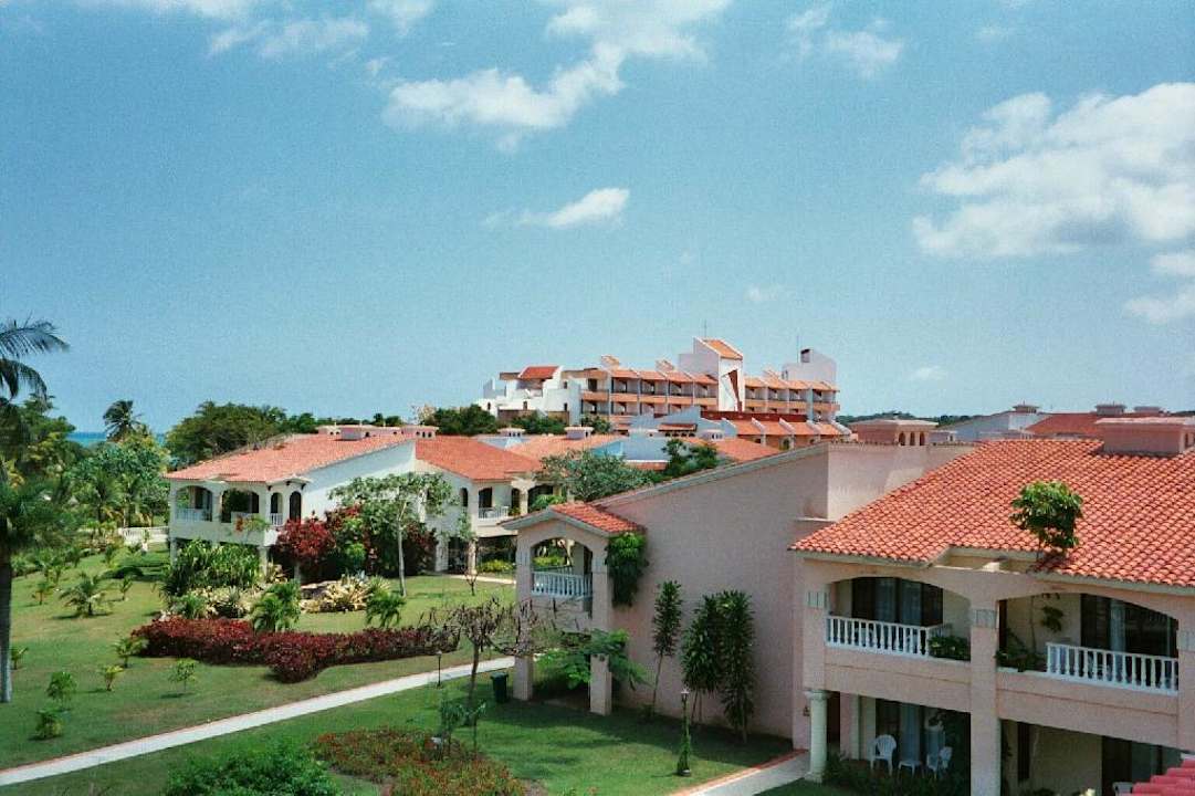 Blick zum Hotel Brisas Guardalavaca Hotel & Villas