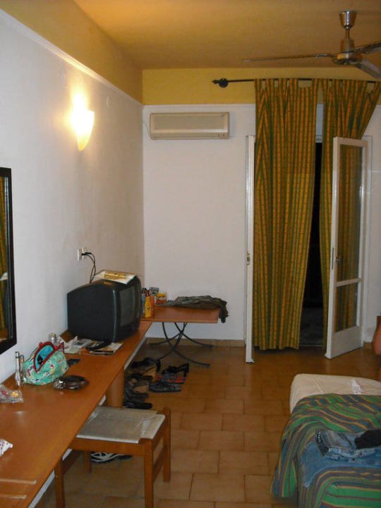 Wenigstens Fliesenboden Aeolos Beach Resort