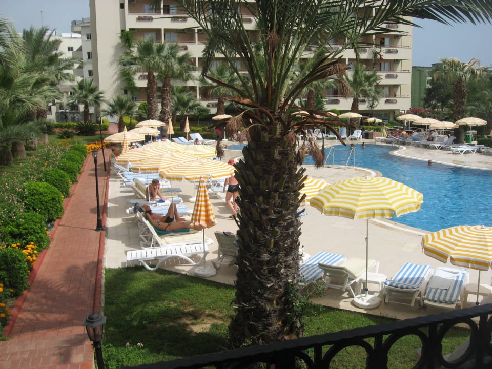 Hotelowy basen w Aska Buse Resort Hotel Aslan City Kleopatra