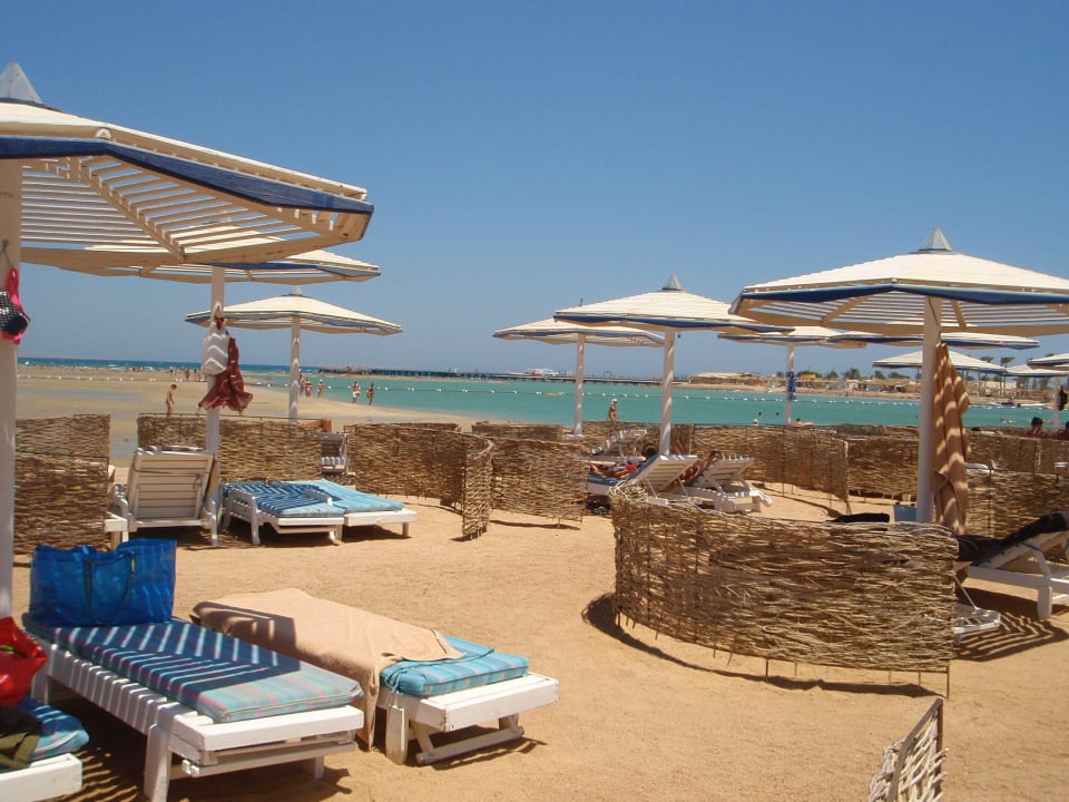 Liegen und Auflagen am Strand Pickalbatros Dana Beach Resort - Hurghada