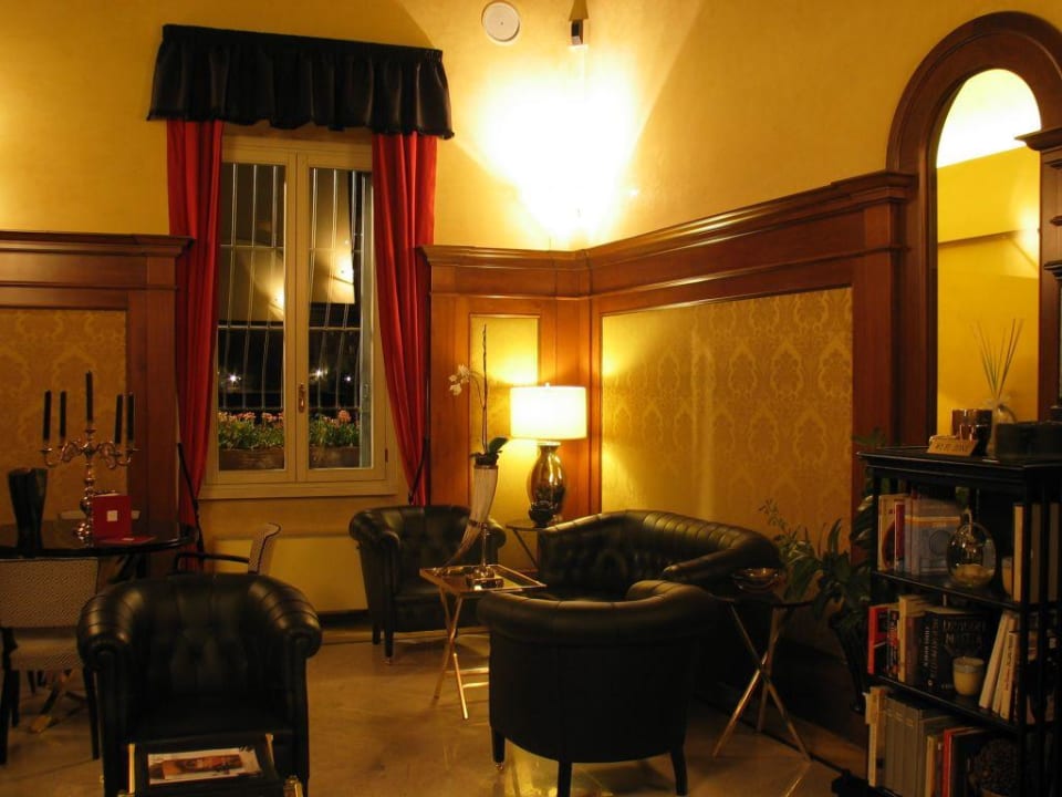 Hall/Entrata Hotel River