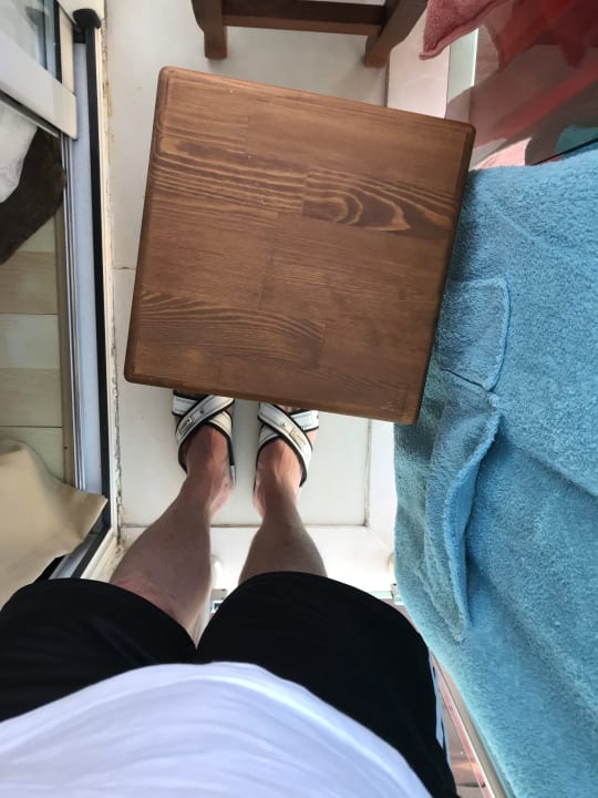 Schatz, du musst drinnen bleiben, kein Platz für zwei. Dream Family Club