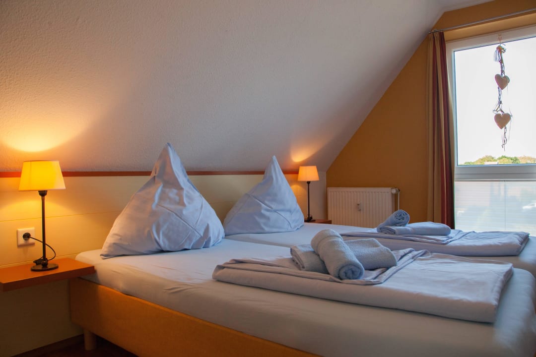 Beispiel Ausstattung Reetdachhaus & Seepark Burhave