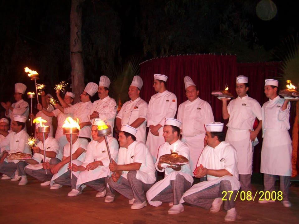 Das ganze Küchenteam Arum Barut Collection