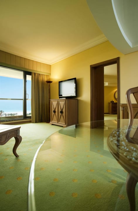 Deluxe Suite Wohnzimmer Le Royal Méridien Beach Resort & Spa Dubai