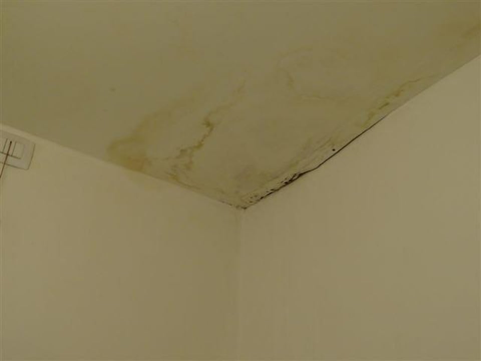 Feuchte Decke im Bad Hotel Mondial