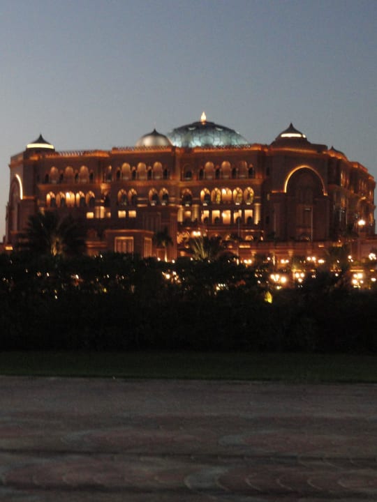 Blick vom Nachbarhotel auf das Emirates Emirates Palace Mandarin Oriental