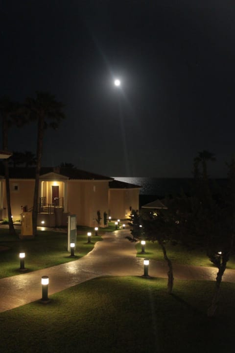 Bugalows bei Nacht TUI KIDS CLUB Punta Prima