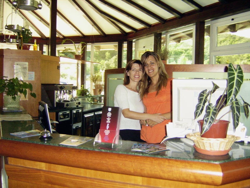 Rezeptionsmitarbeiterinnen Hotel Zlatni Lav