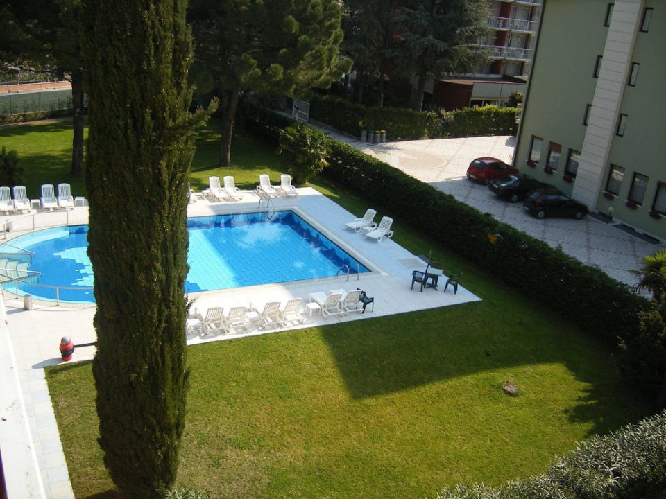 Sehr schönes Pool Hotel Gardesana