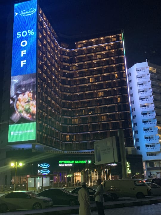 Außenansicht Wyndham Garden Ajman Corniche