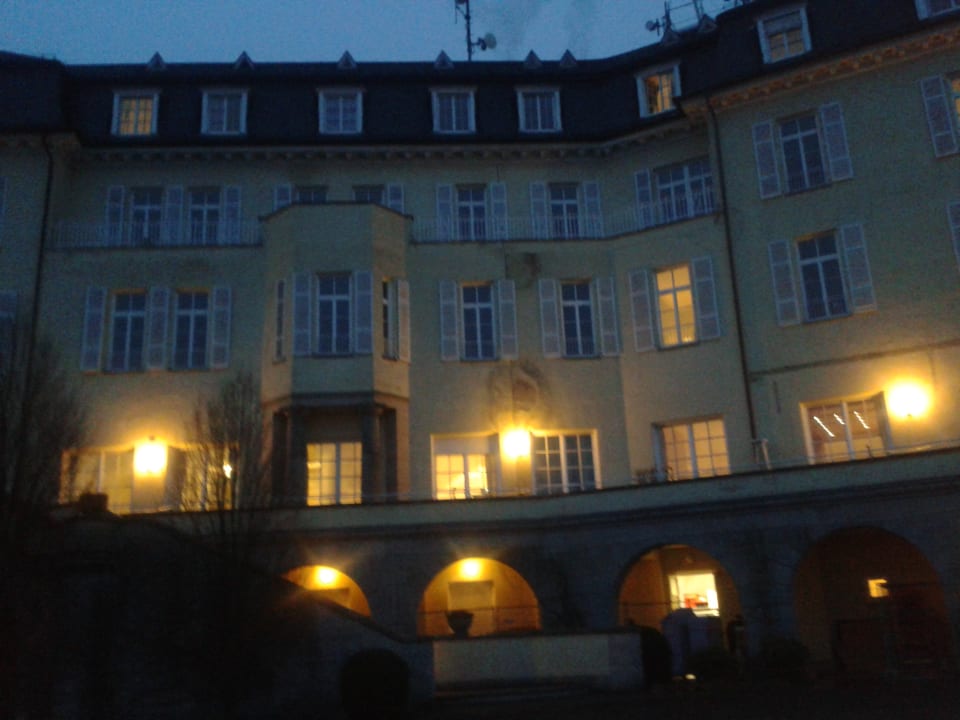Hotel bei Nacht Steigenberger Icon Grandhotel Petersberg